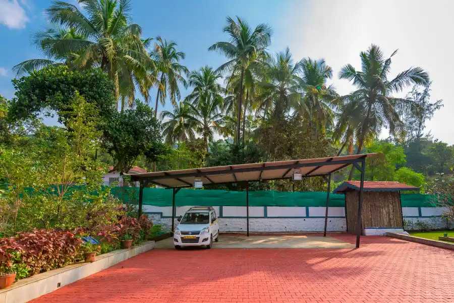 Adora Woods And Hills, Murud