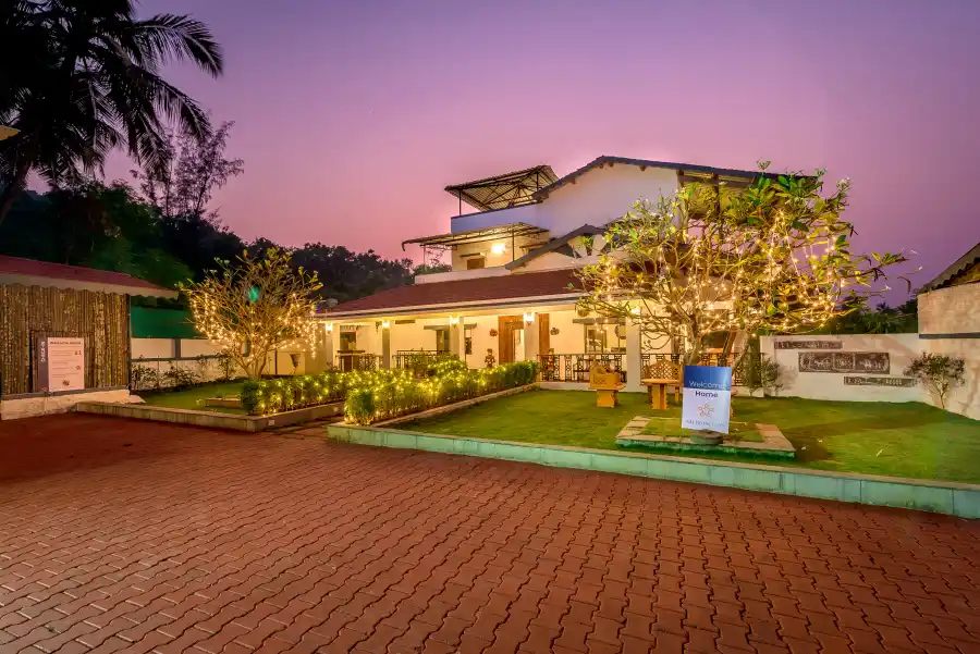 Adora Woods And Hills, Murud