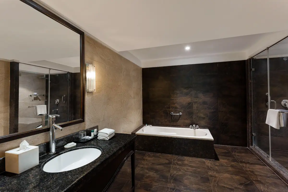Aloha on the Ganges By Leisure Hotels Bathroom