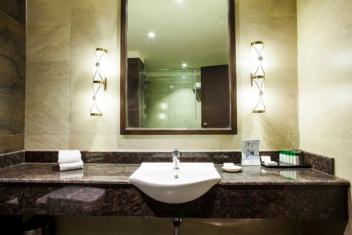 Aloha on the Ganges By Leisure Hotels Bathroom