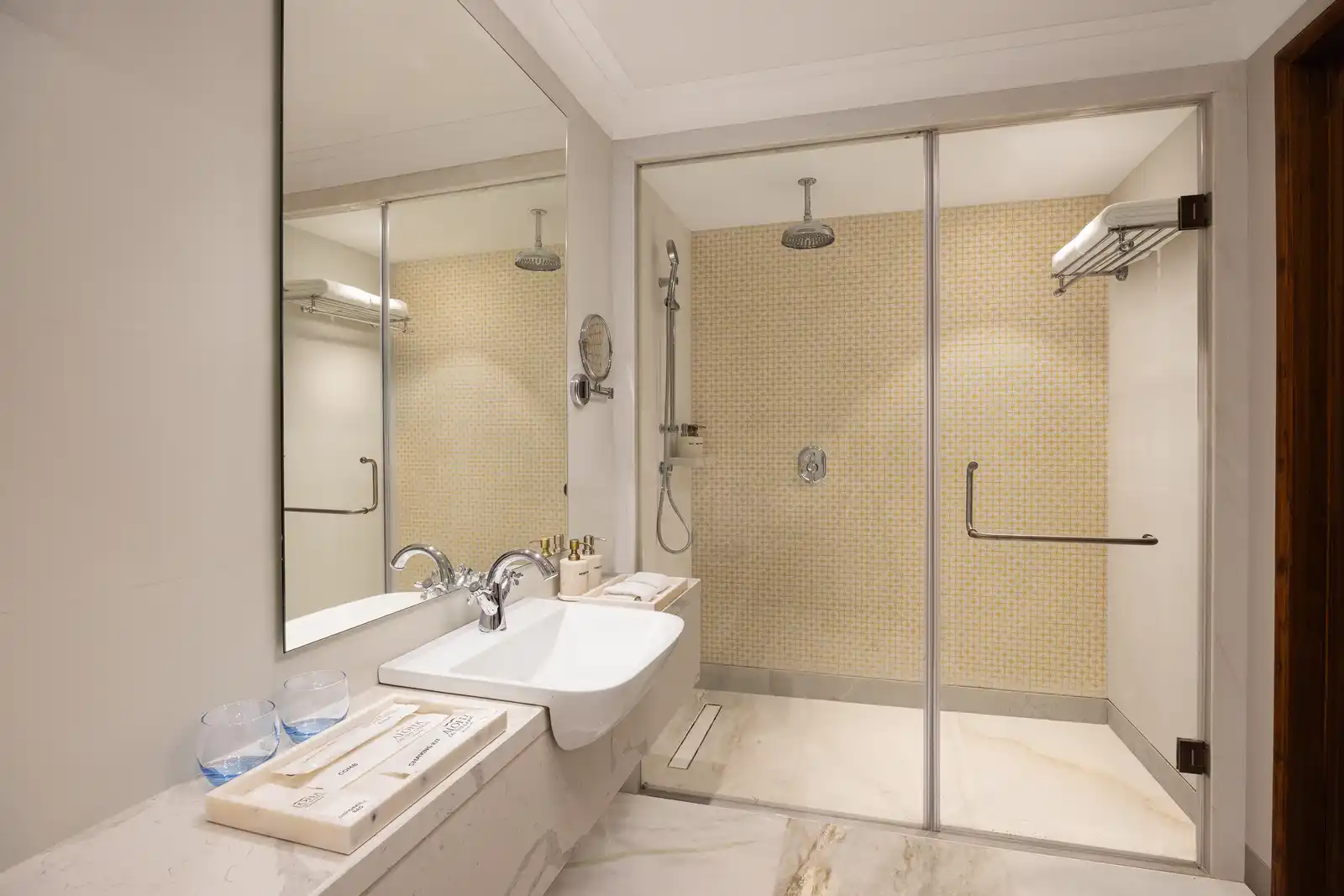 Aloha on the Ganges By Leisure Hotels Bathroom