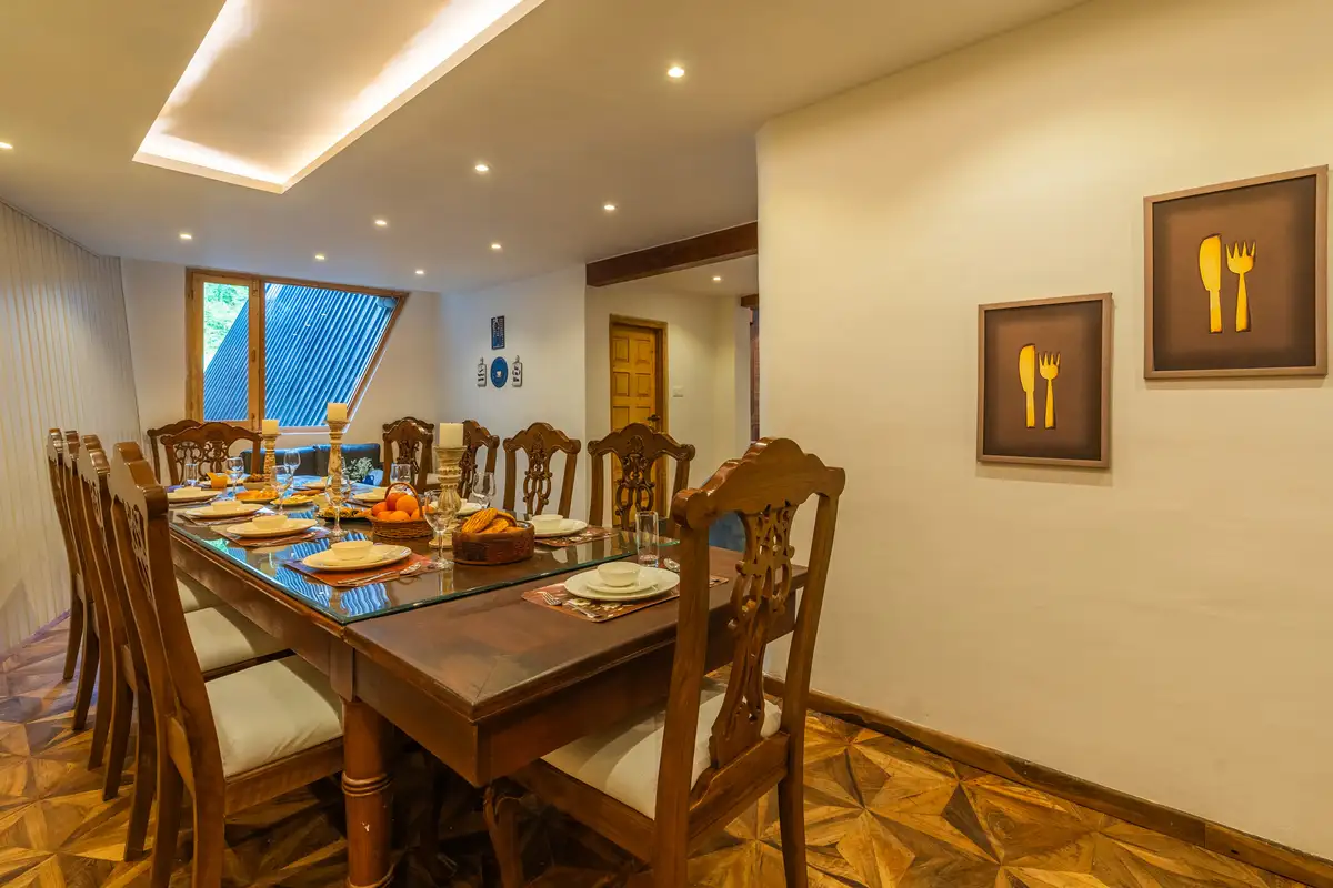 Alpha and Peek A Boo, Srinagar