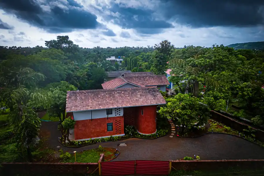 Amavi Beach House, Dapoli