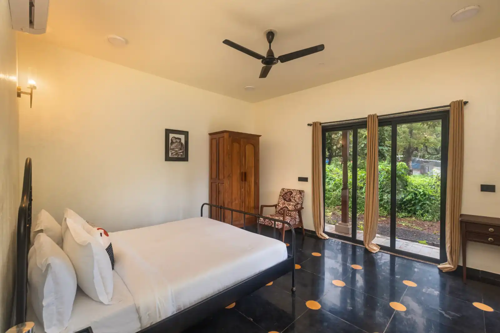 Amavi Beach House, Dapoli