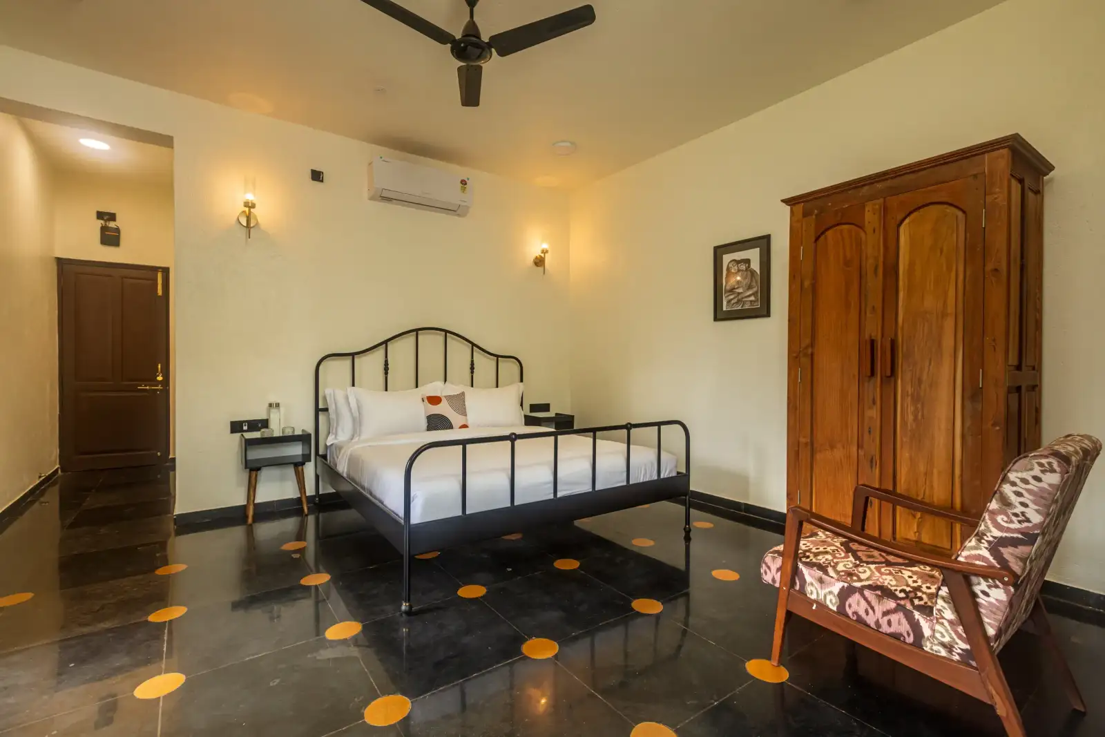 Amavi Beach House, Dapoli