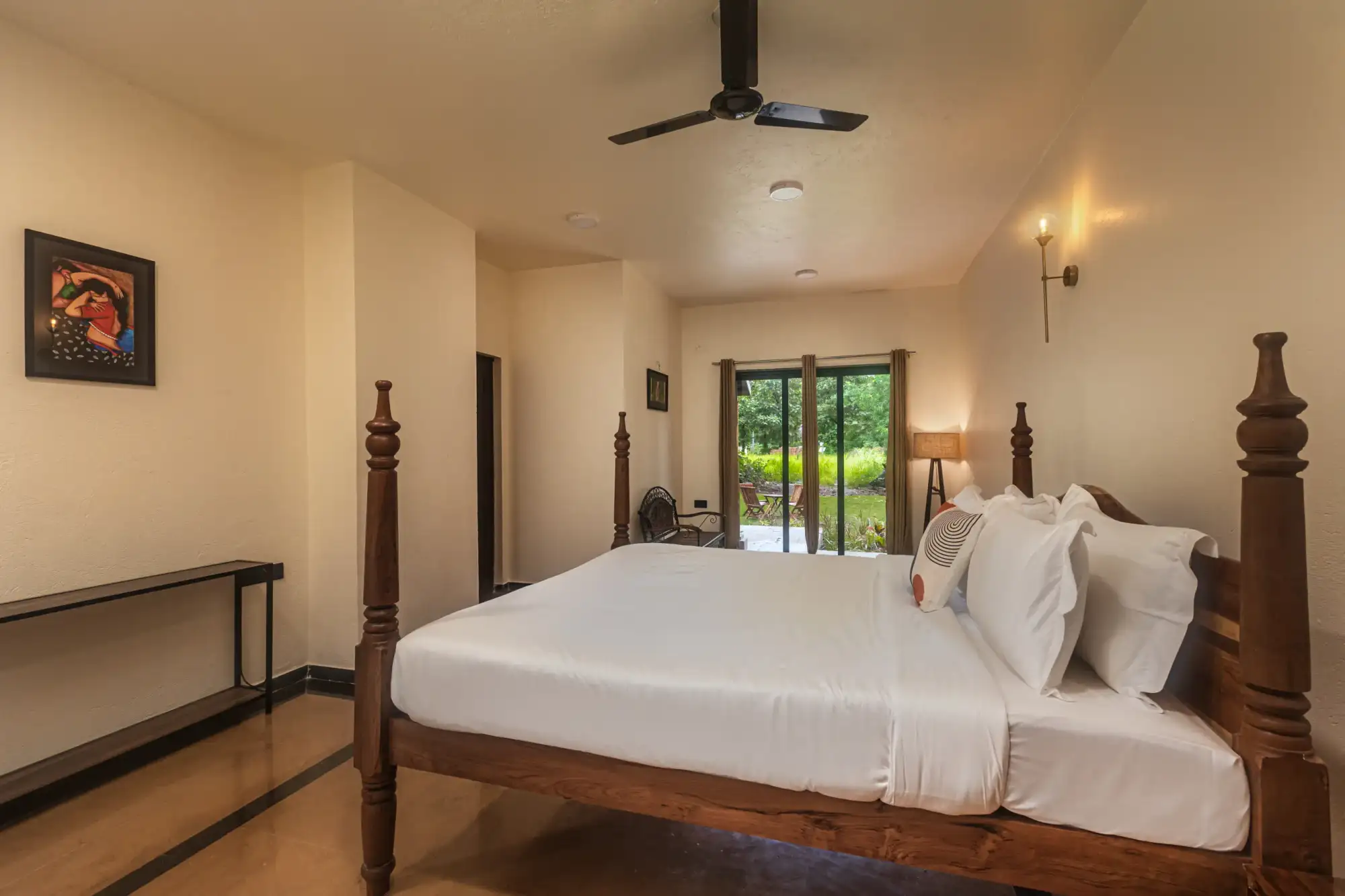 Amavi Beach House, Dapoli
