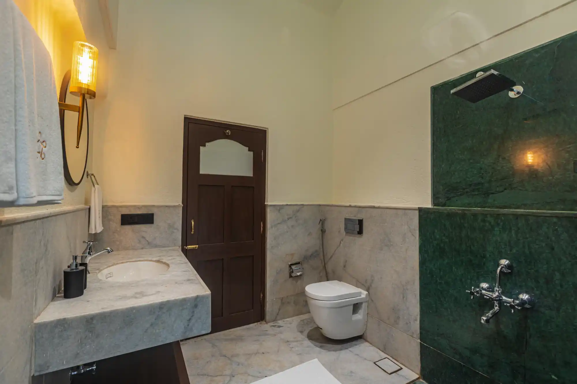 Amavi Beach House, Dapoli