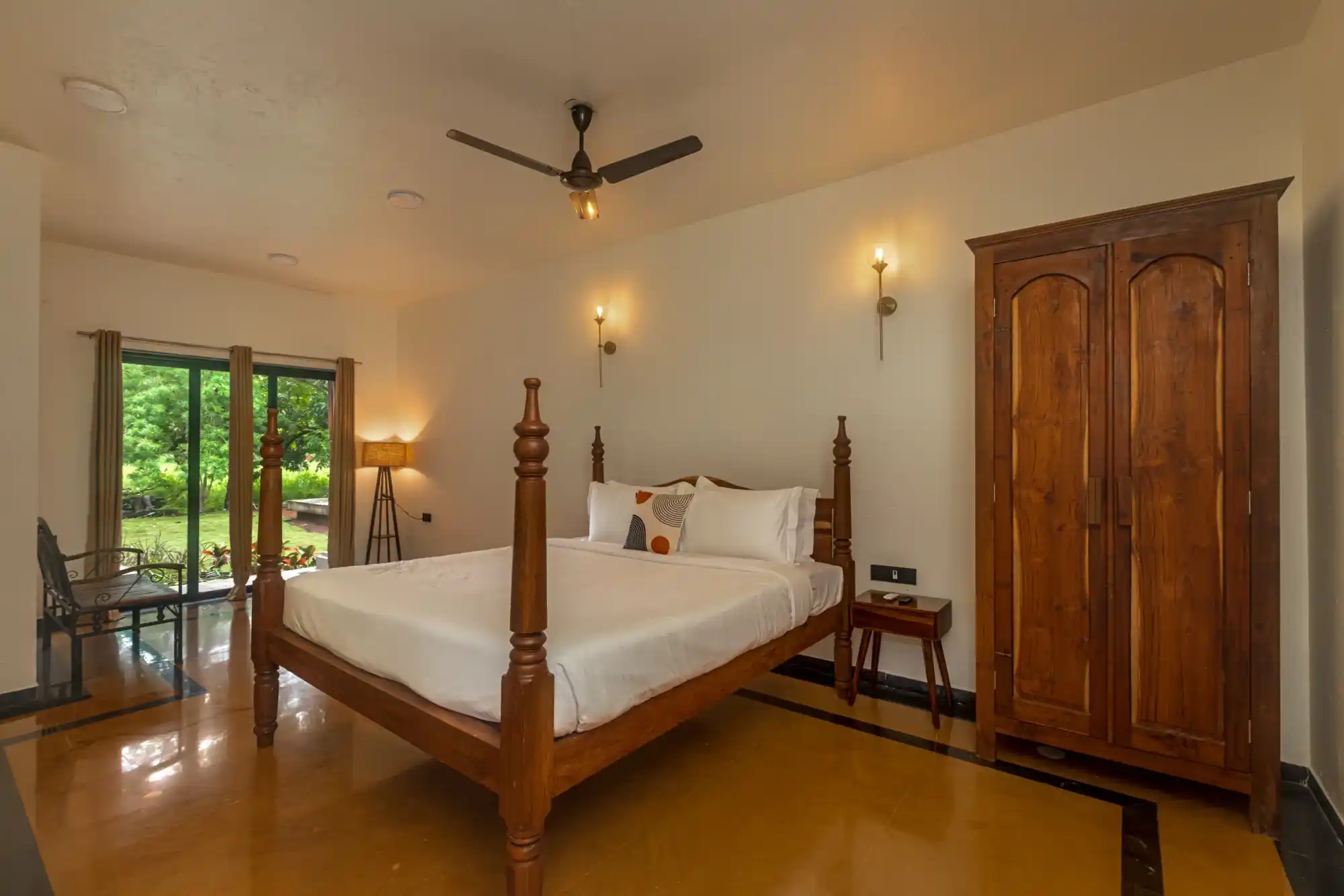 Amavi Beach House, Dapoli
