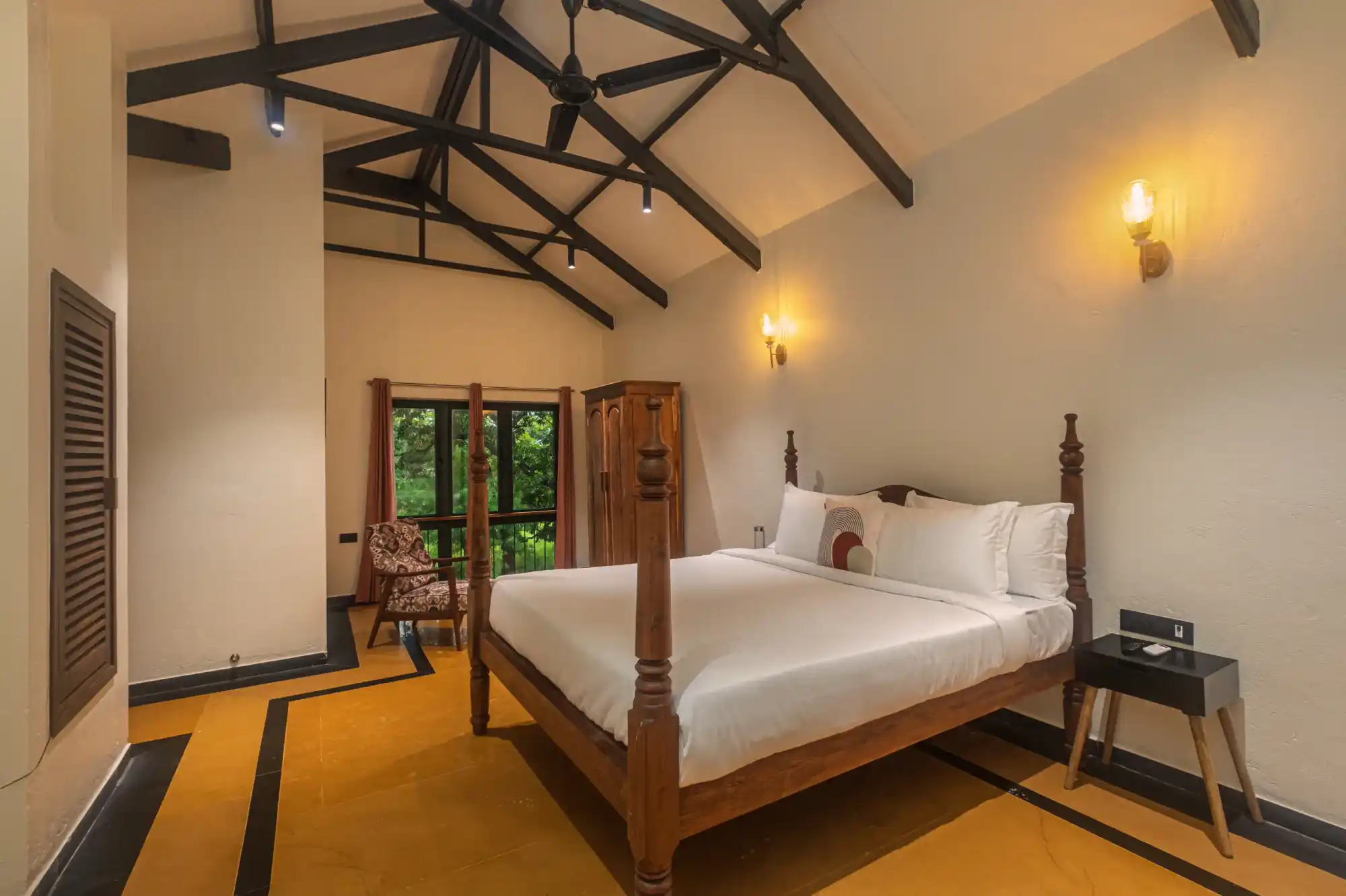 Amavi Beach House, Dapoli