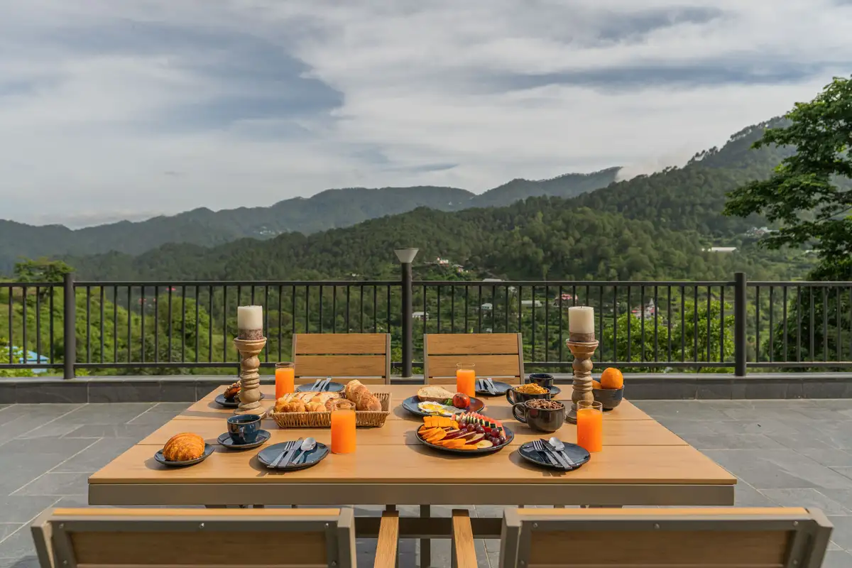 Amaya W/ Heated Outdoor Pool, Kasauli