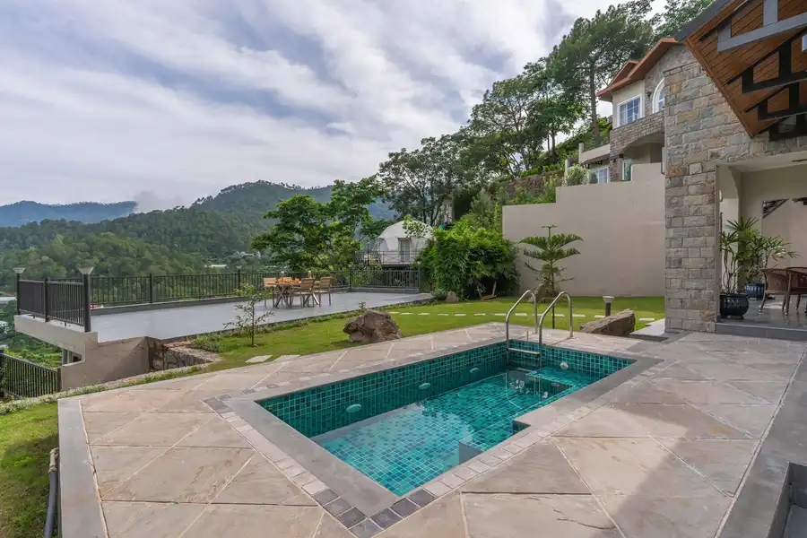 Amaya W/ Heated Outdoor Pool, Kasauli