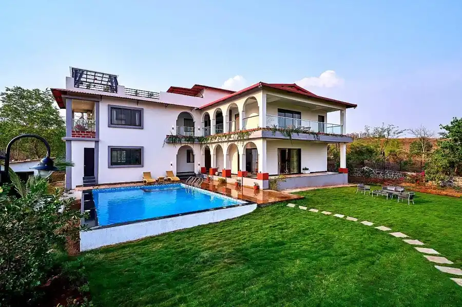 Amora, Karjat