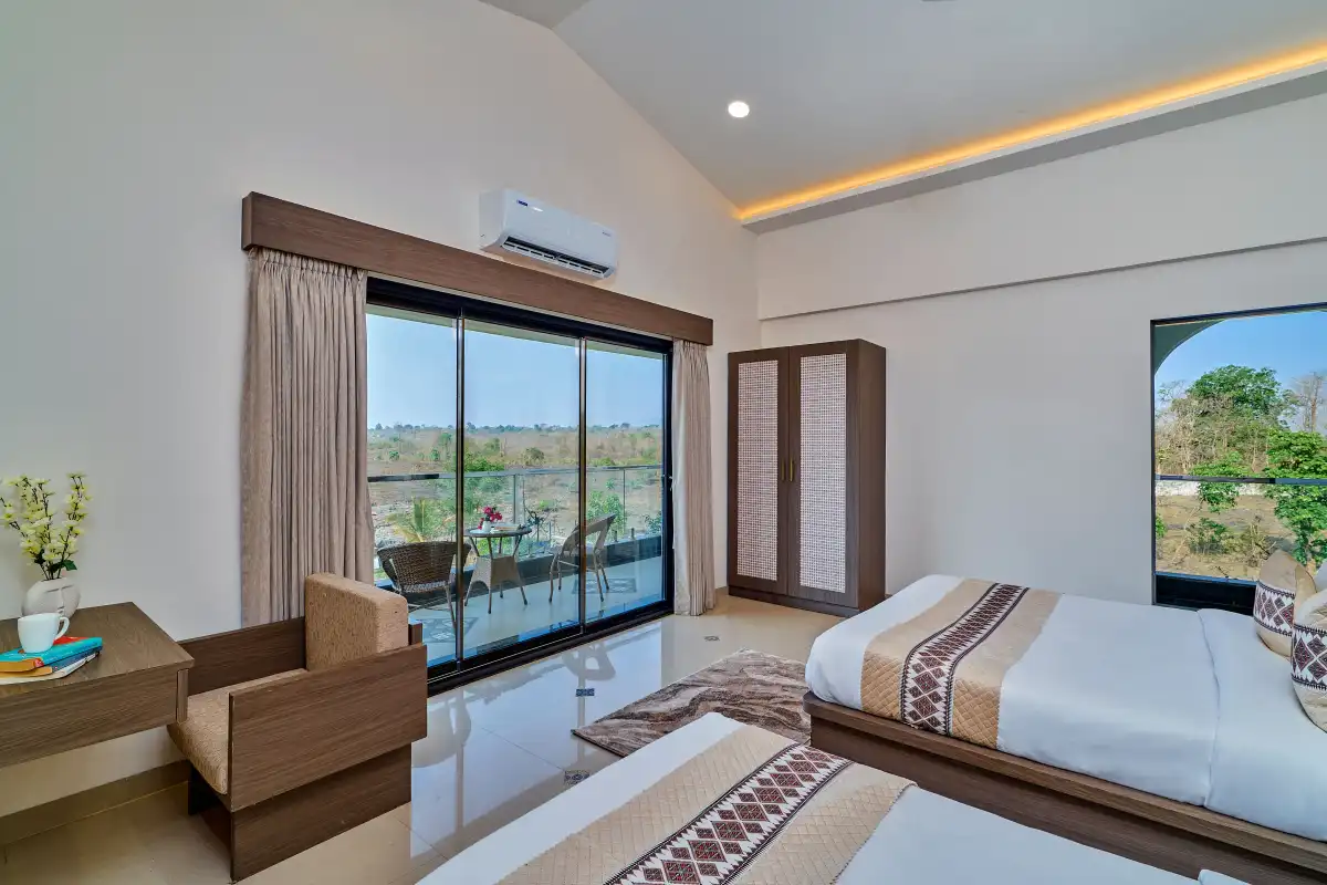 Amora, Karjat
