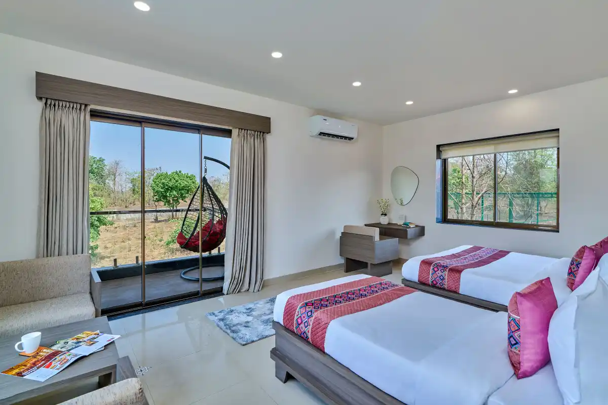 Amora, Karjat