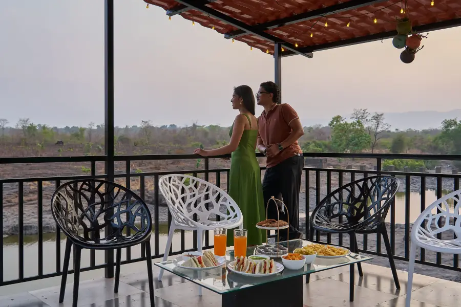 Amora, Karjat