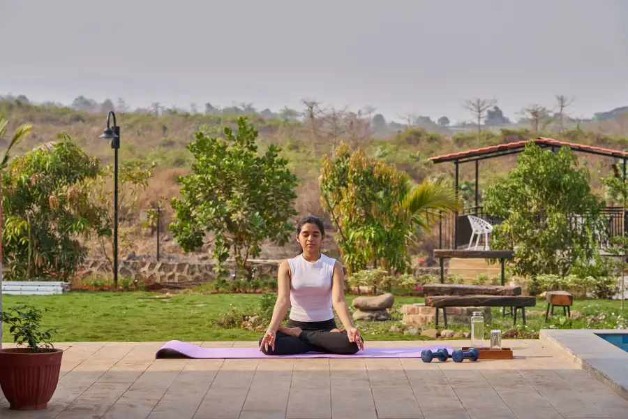 Amora, Karjat