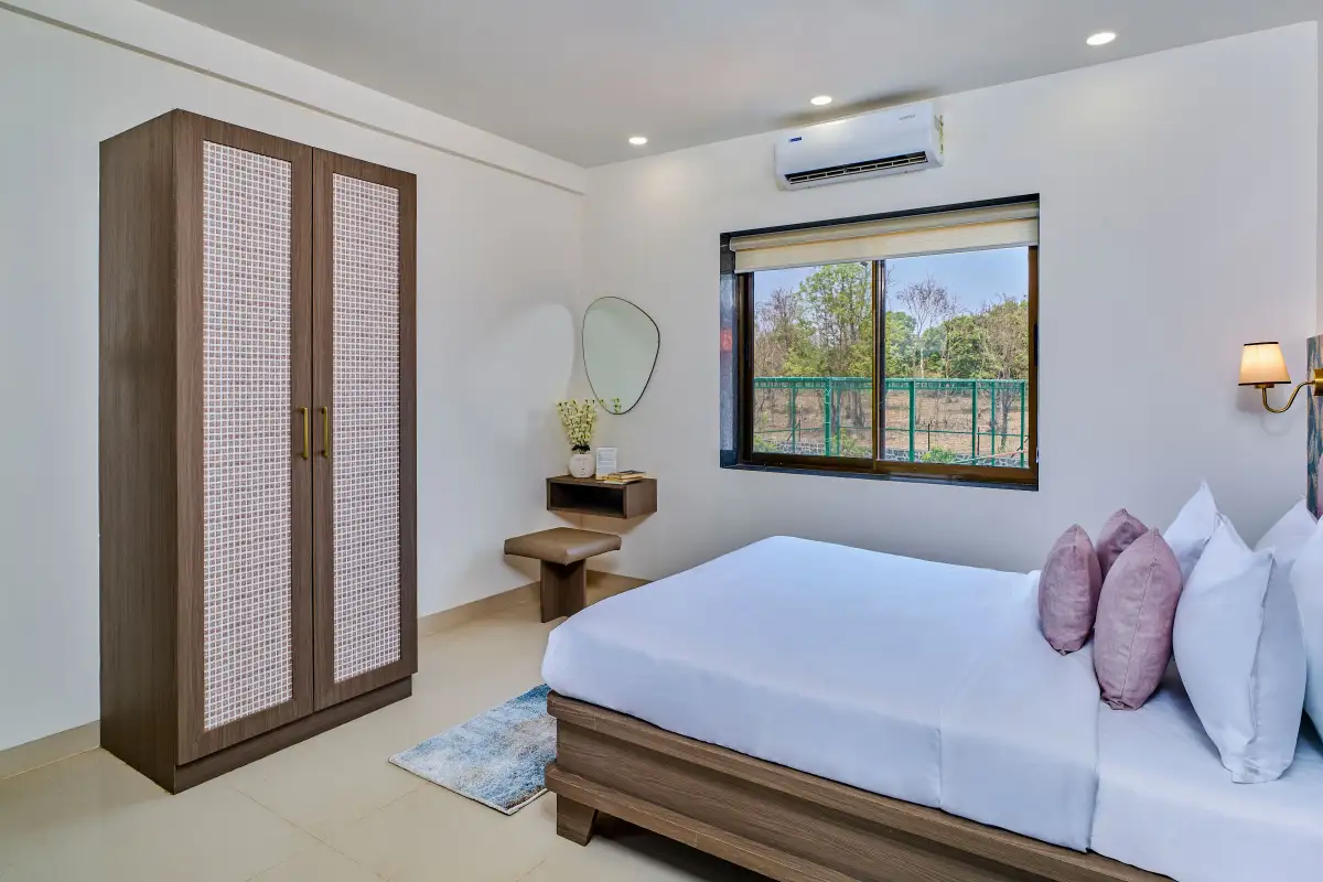 Amora, Karjat