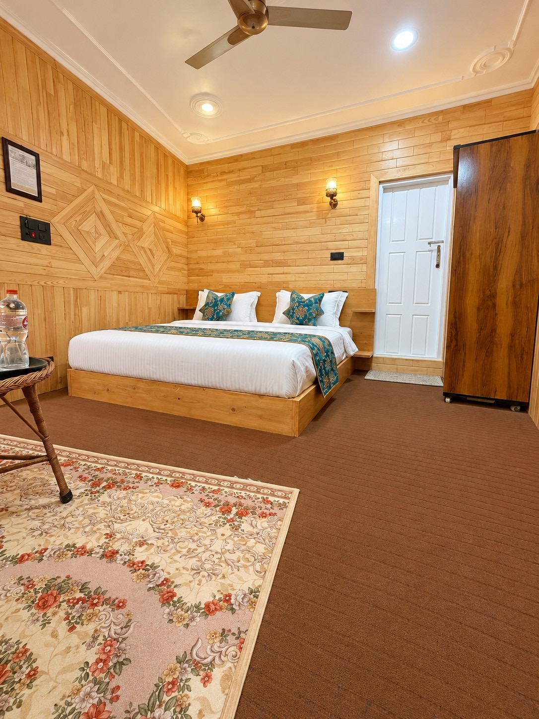 Anjeer Villa Resort Room