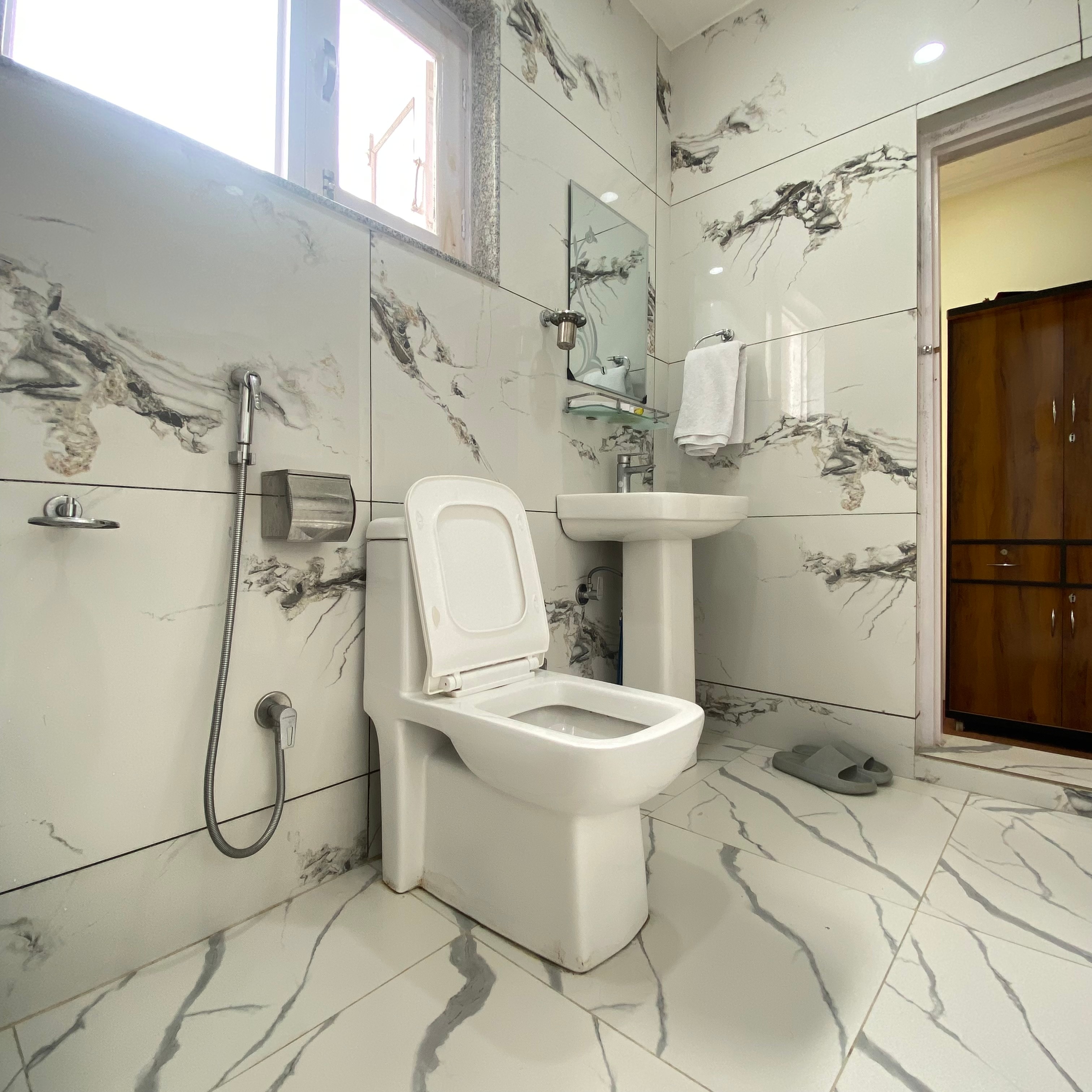 Anjeer Villa Resort Bathroom