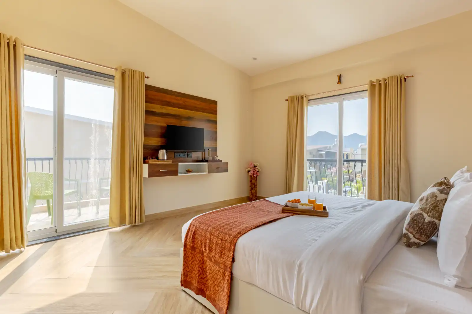 Aravilla-3-bedroom-private-pool-udaipur-aravalli-retreat-Lawns, Udaipur