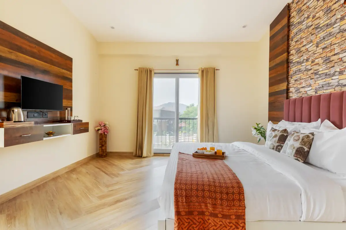 Aravilla-3-bedroom-private-pool-udaipur-aravalli-retreat-Lawns, Udaipur