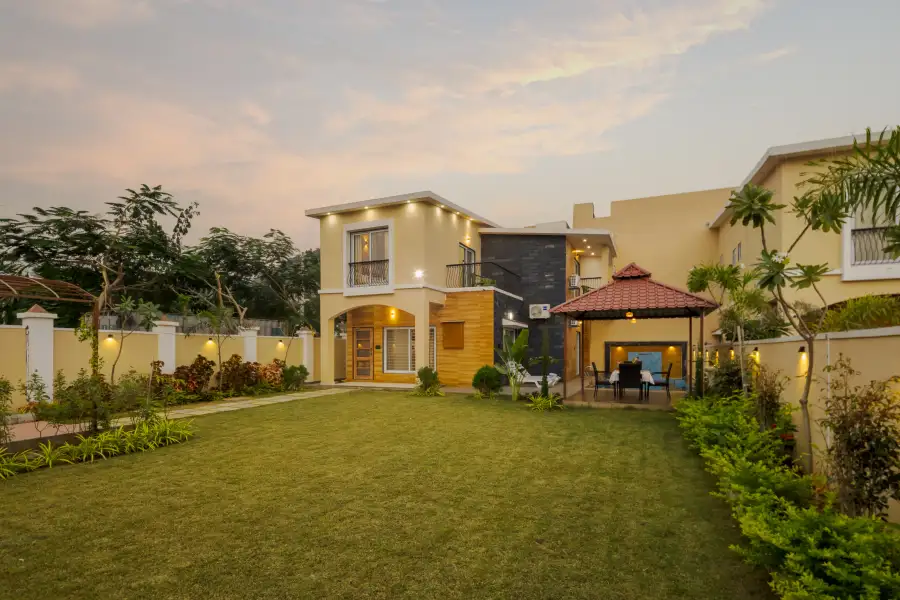 Aravilla-3-bedroom-private-pool-udaipur-aravalli-retreat-Lawns, Udaipur