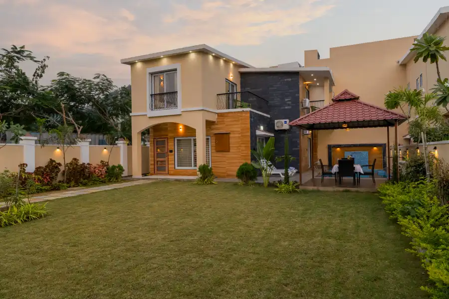 Aravilla-3-bedroom-private-pool-udaipur-aravalli-retreat-Lawns, Udaipur