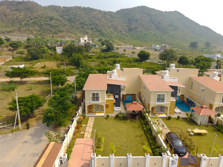 Aravilla-3-bedroom-private-pool-udaipur-aravalli-retreat-Lawns, Udaipur