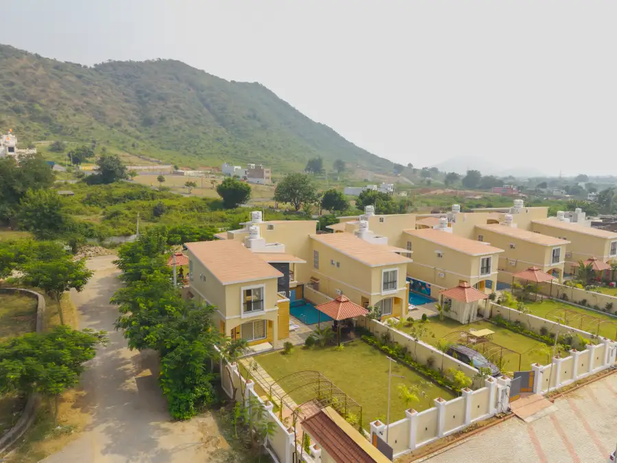 Aravilla-3-bedroom-private-pool-udaipur-aravalli-retreat-Lawns, Udaipur