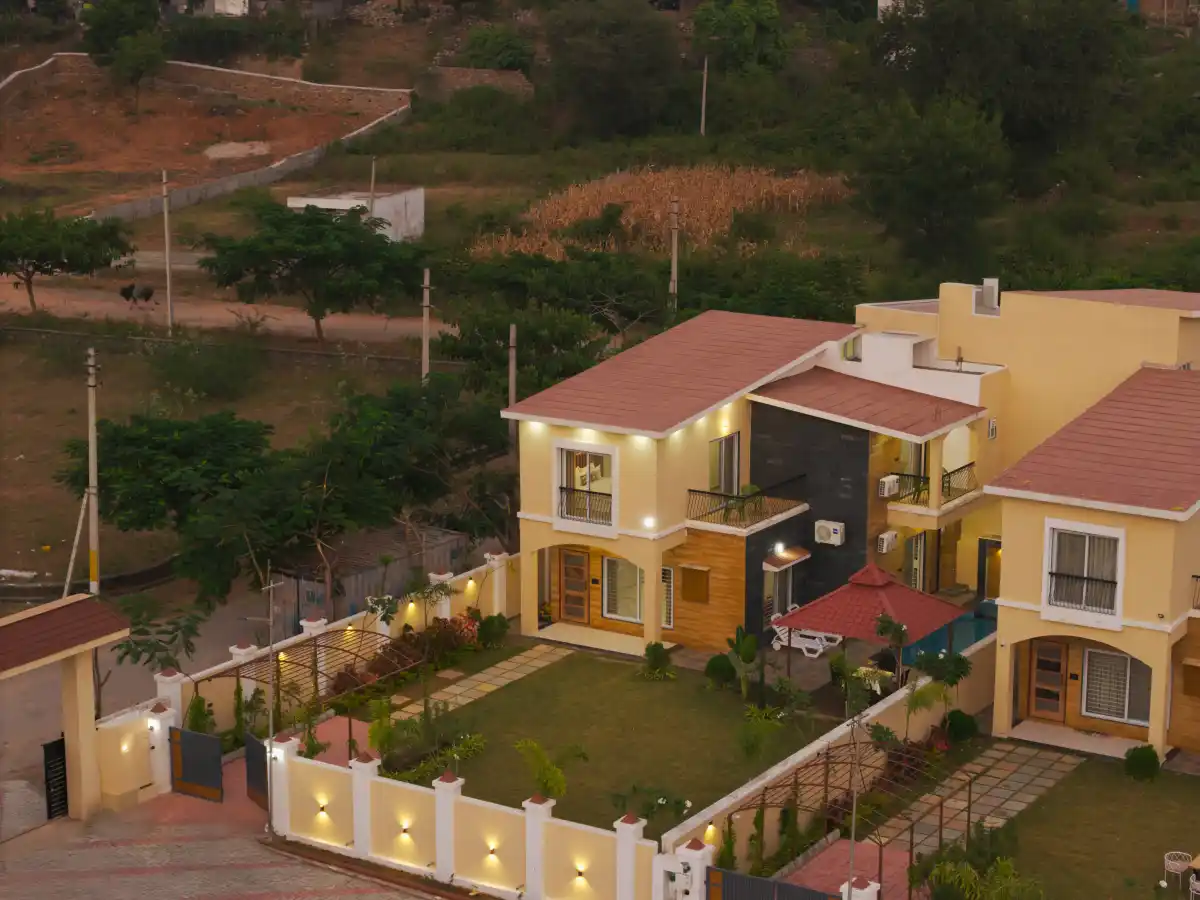 Aravilla-3-bedroom-private-pool-udaipur-aravalli-retreat-Lawns, Udaipur