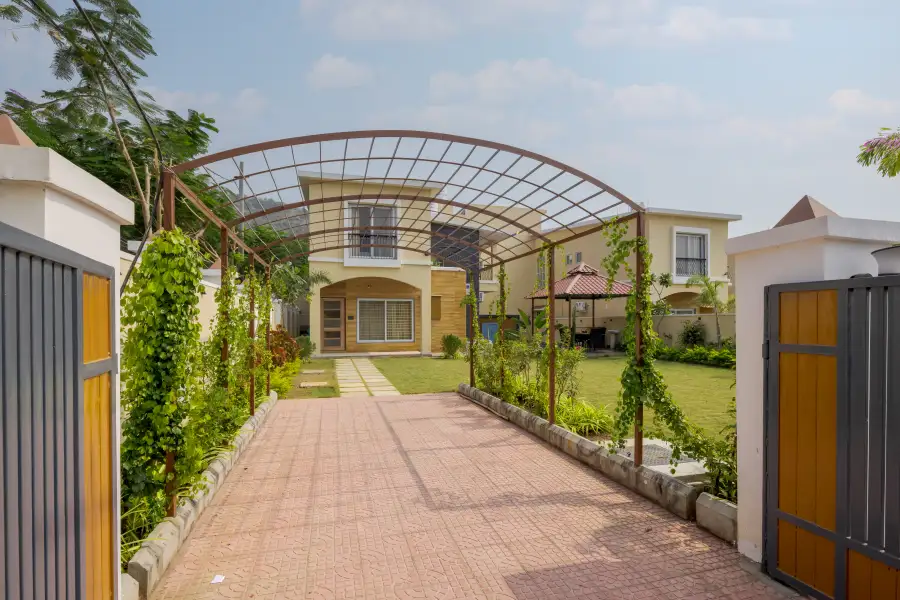 Aravilla-3-bedroom-private-pool-udaipur-aravalli-retreat-Lawns, Udaipur
