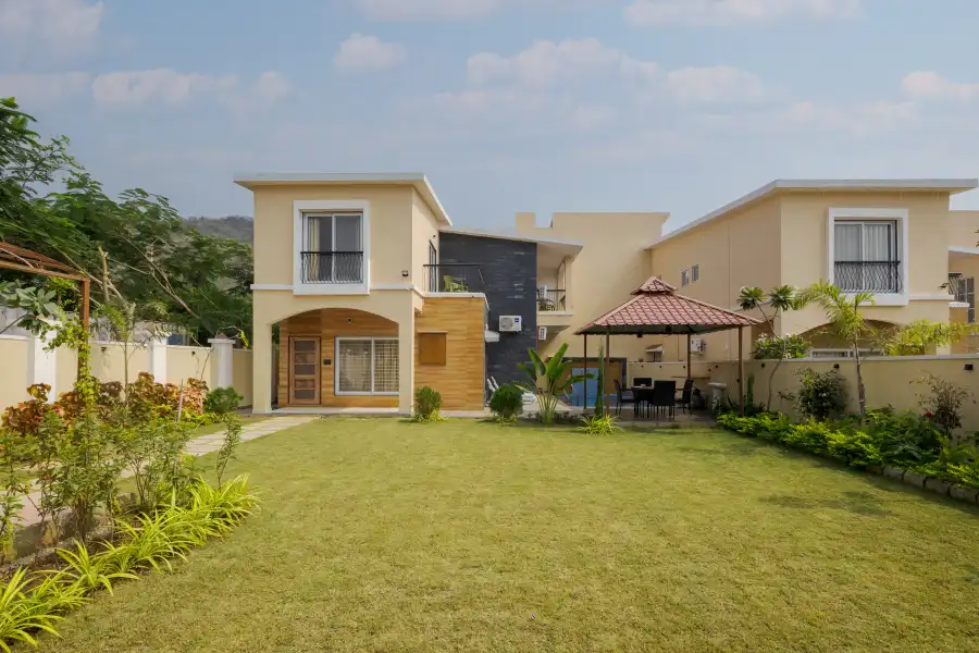 Aravilla-3-bedroom-private-pool-udaipur-aravalli-retreat-Lawns, Udaipur