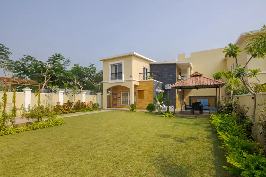 Aravilla-3-bedroom-private-pool-udaipur-aravalli-retreat-Lawns, Udaipur