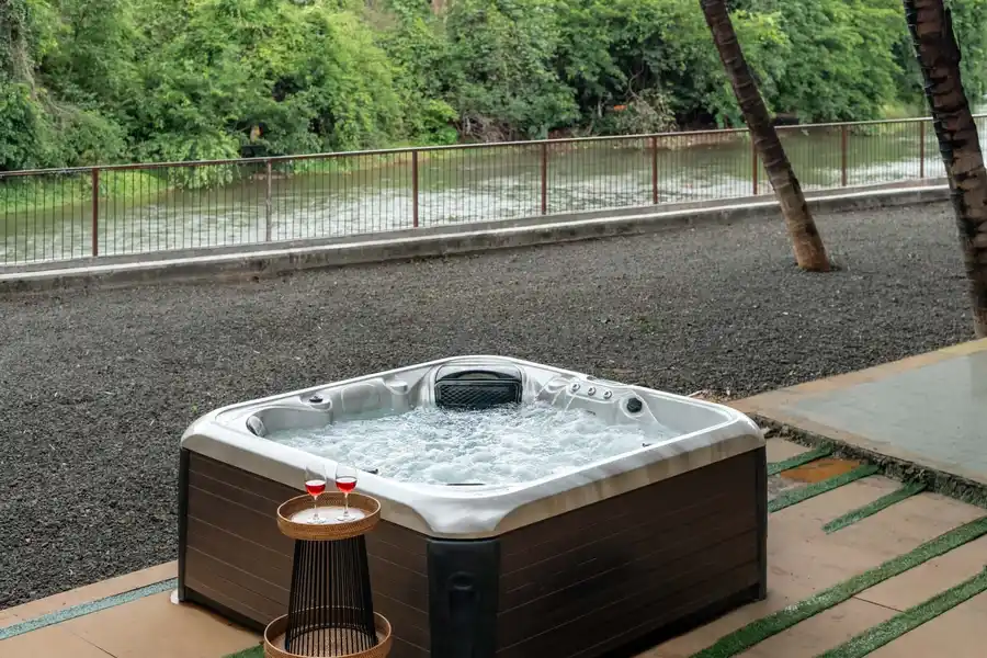 Athini, Karjat
