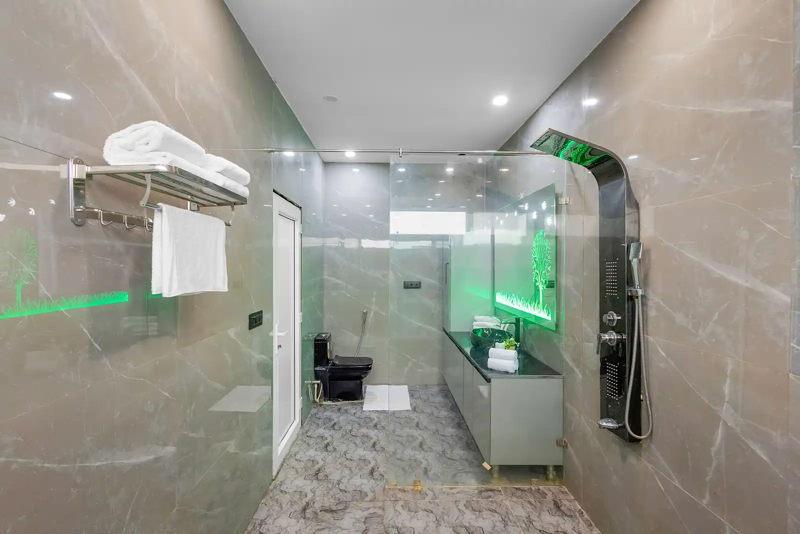 Aurea, Delhi NCR