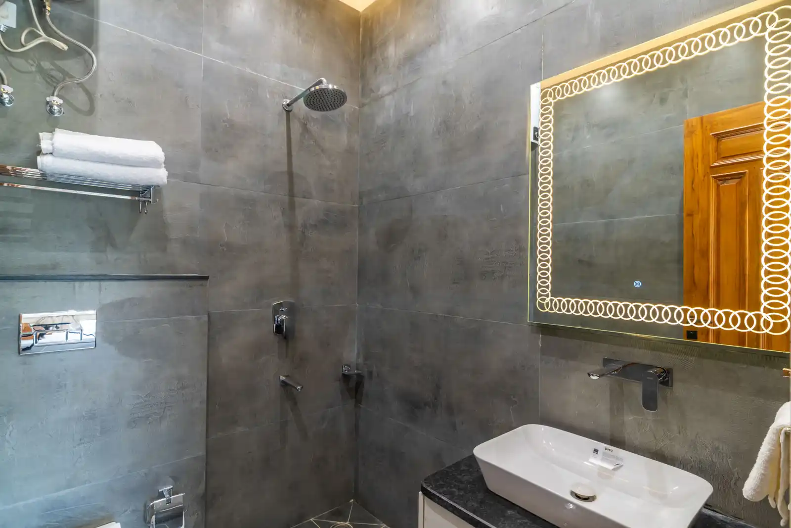 Avanya Retreat w/ Outdoor Pool, New Delhi