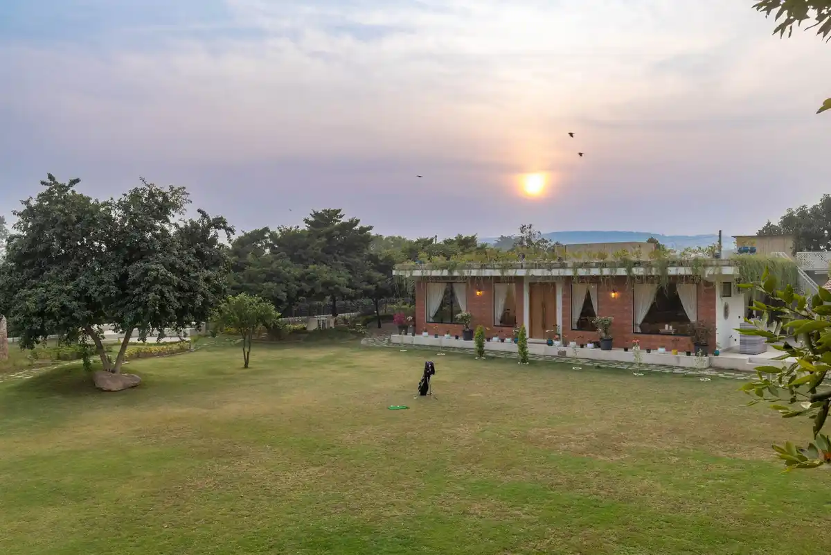 Bagaan Farm Stay W/Private Pool & Jacuzzi, Gurgaon