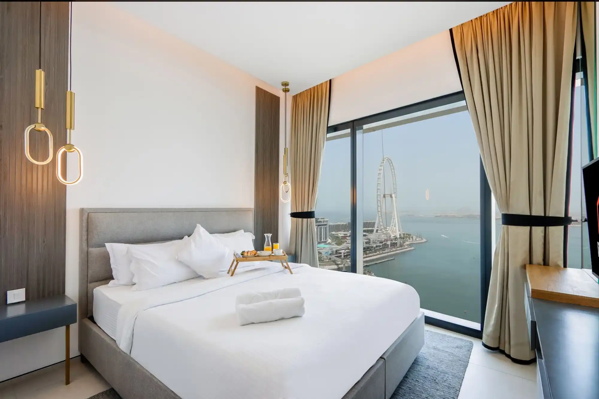 Beachfront 2B with Sea & Ain Dubai Views, Dubai