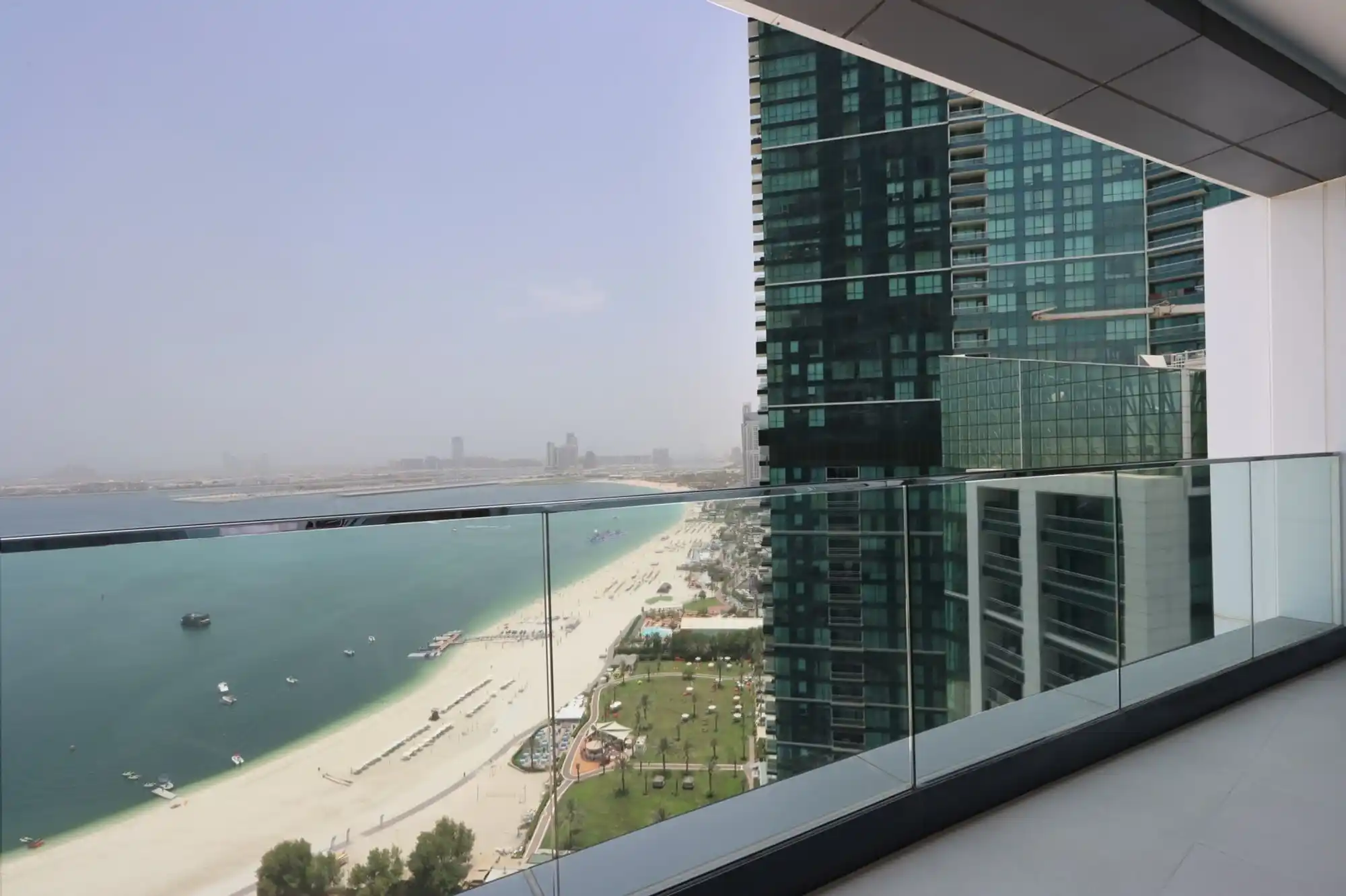 Beachfront 2B with Sea & Ain Dubai Views, Dubai