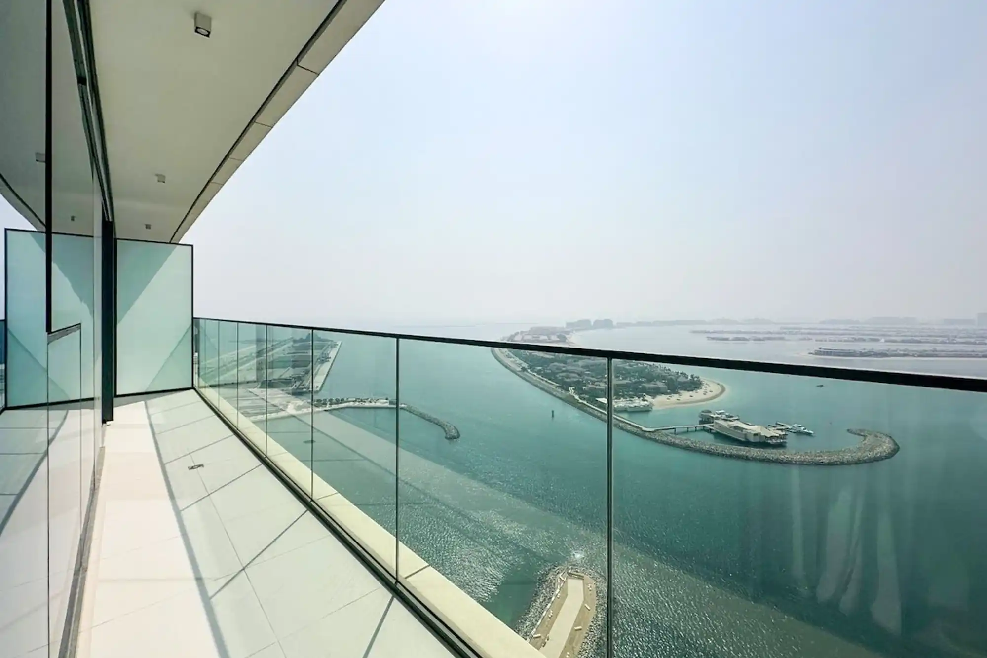 Beachfront Luxury 2B with Sea and Palm View, Dubai