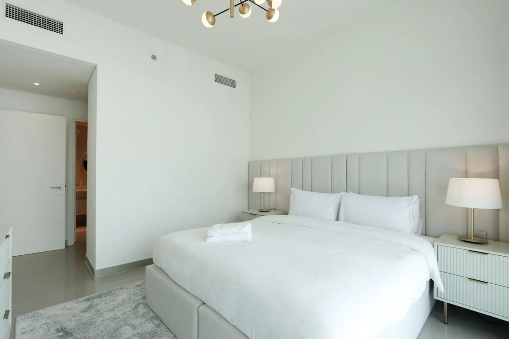 Beachfront Luxury 2B with Sea and Palm View, Dubai