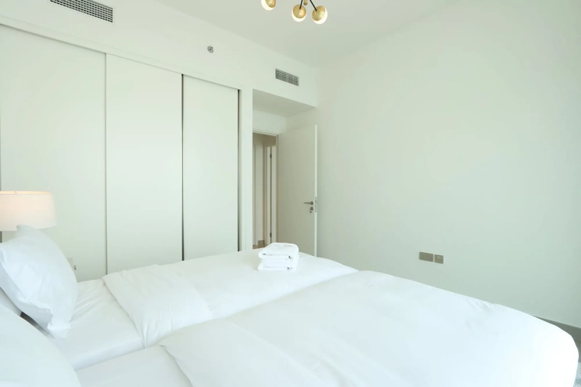 Beachfront Luxury 2B with Sea and Palm View, Dubai