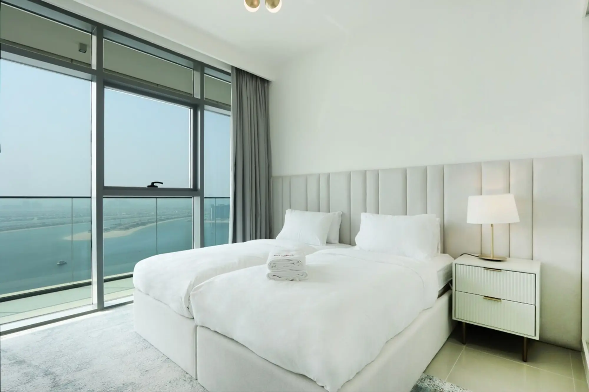 Beachfront Luxury 2B with Sea and Palm View, Dubai