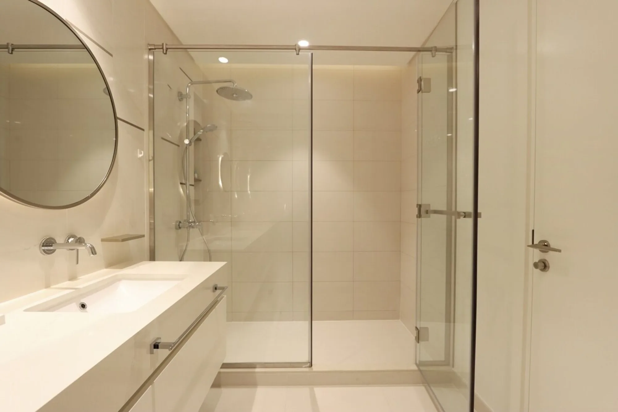 Beachfront Luxury 2B with Sea and Palm View, Dubai