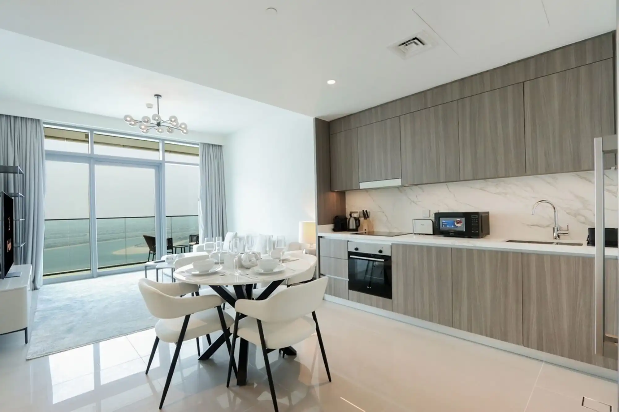 Beachfront Luxury 2B with Sea and Palm View, Dubai