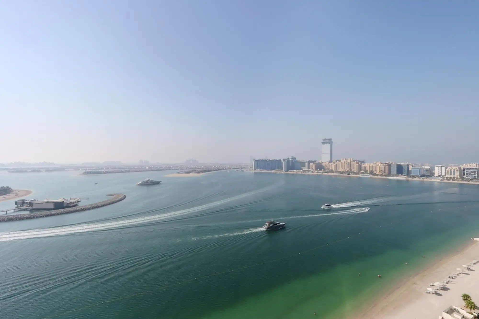 Beachfront Luxury 2B with Sea and Palm View, Dubai