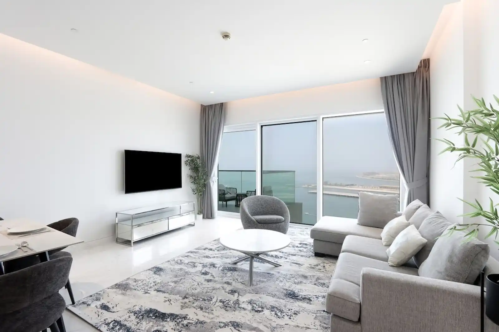 Beachfront One JBR Sea Palm Views, Dubai