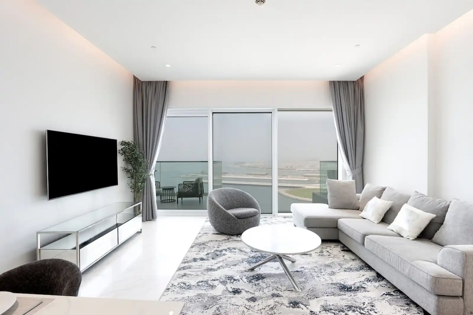 Beachfront One JBR Sea Palm Views, Dubai