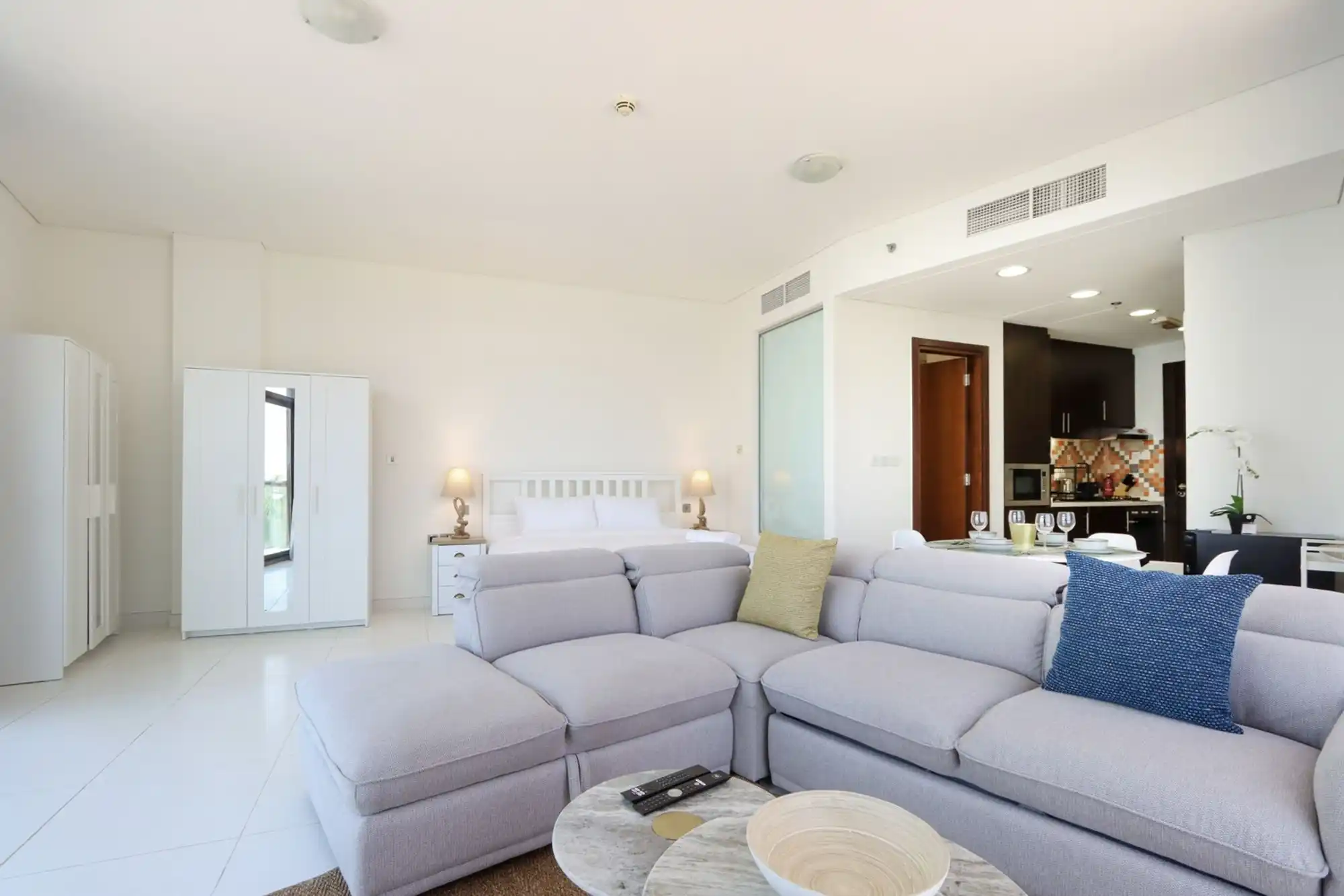 Beachfront Studio with Dining & Leisure Steps Away, Dubai