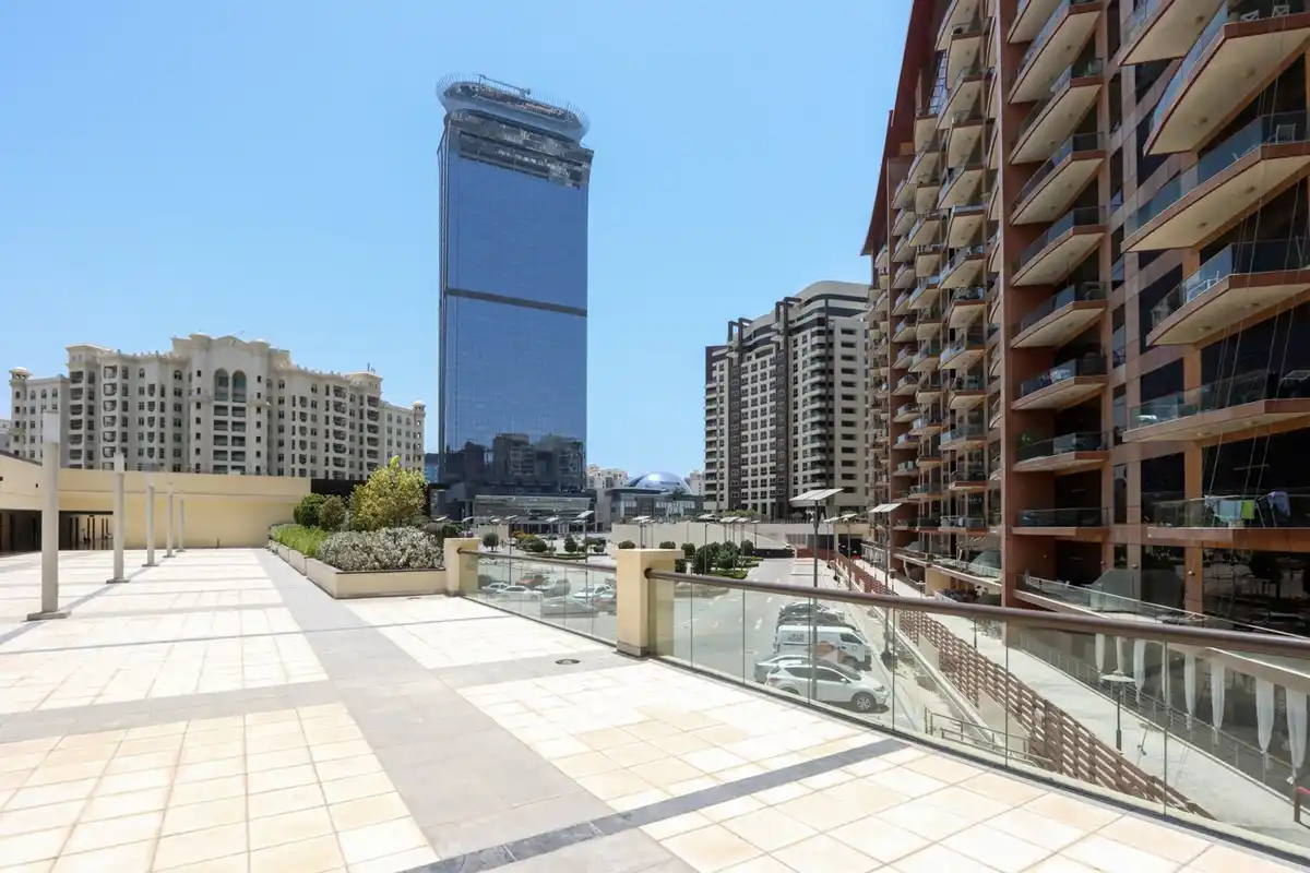 Beachfront Studio with Dining & Leisure Steps Away, Dubai